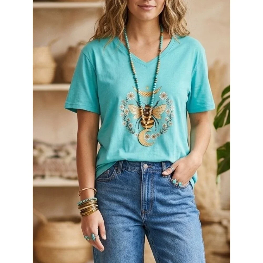 V-Neck Bee Graphic Short Sleeve Tee in Turquoise - Picture 1 of 2